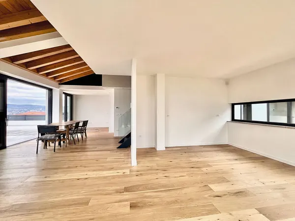Bifamiliare intera vista golfo — due unità indipendenti, Muggia