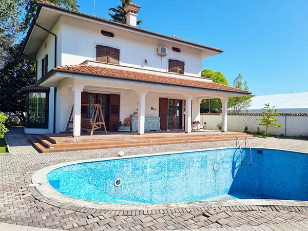Villa con piscina e dependance a Ronchi dei Legionari