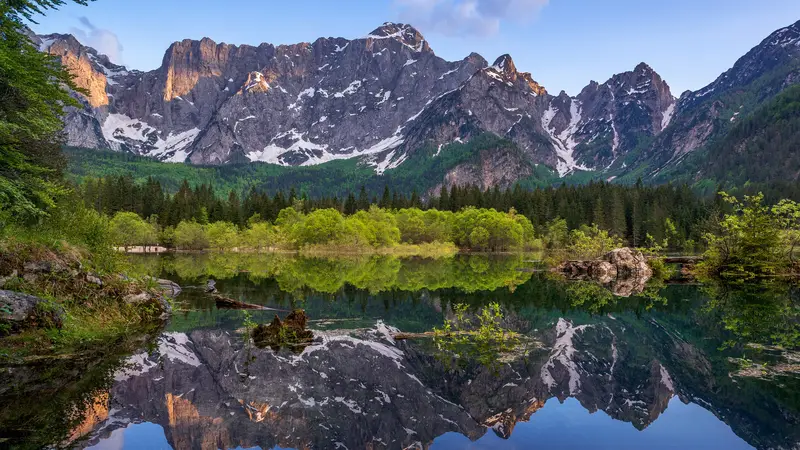 I laghi di Fusine e il Mangart al tramonto